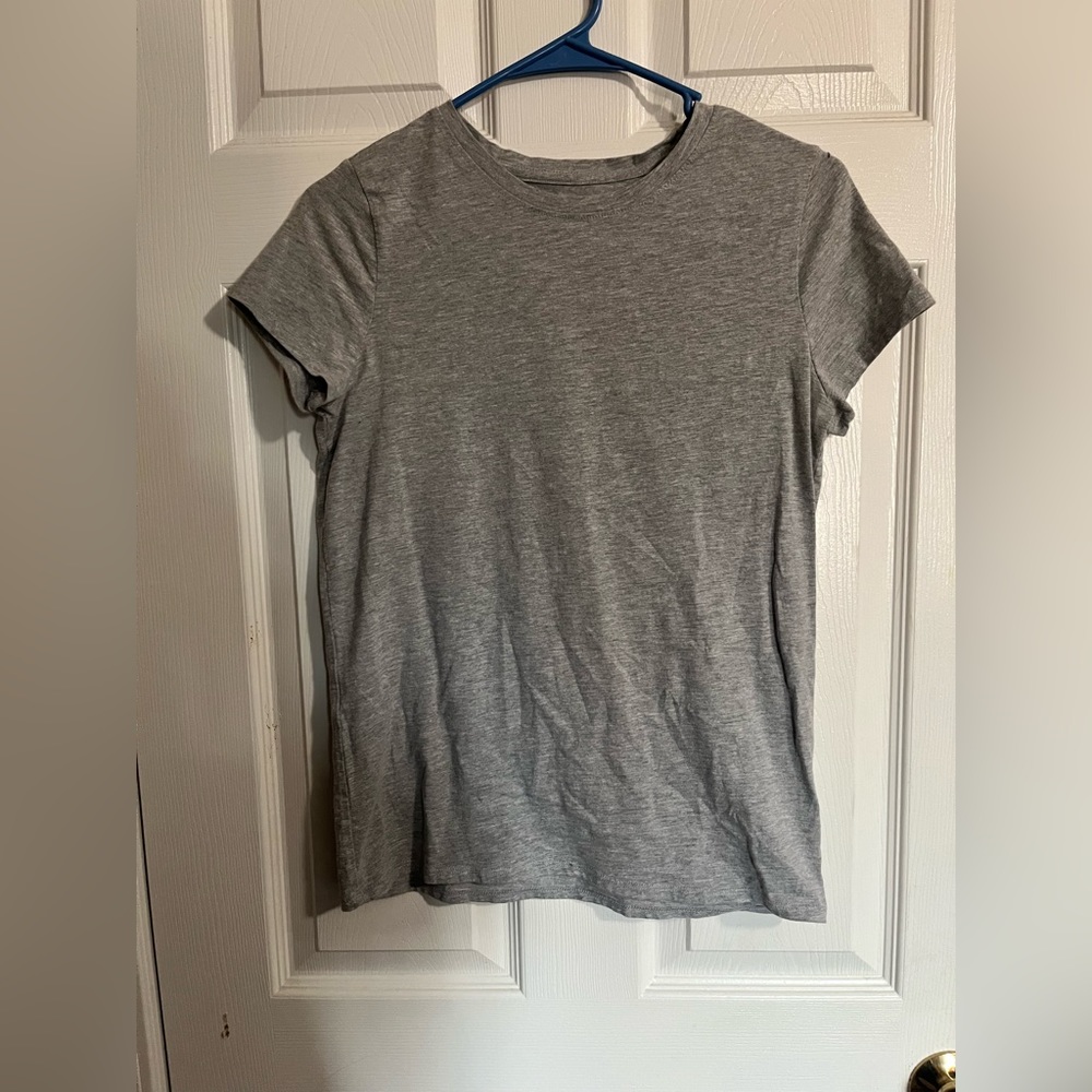 grey shirt